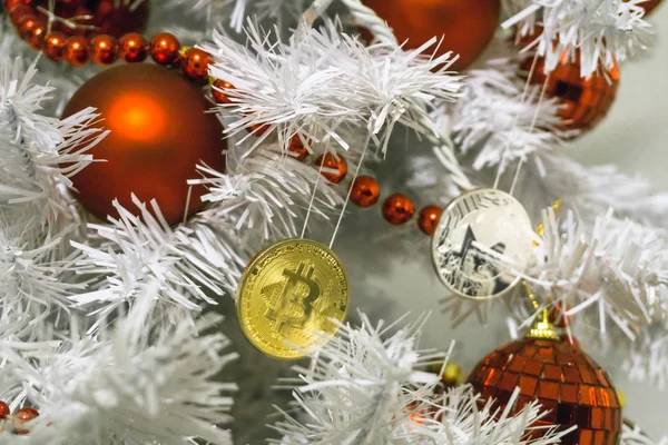 Bitcoin,monero and christmas, new year gold bitcoin. Cryptocurrency bitcoin on a Christmas tree — Stock Photo, Image