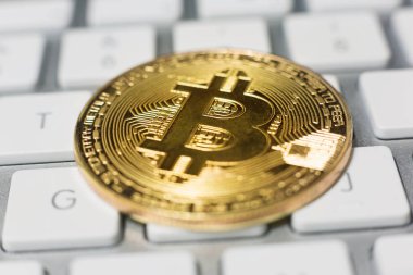 Bitcoin altın sikke, bilgisayar klavyesindeki