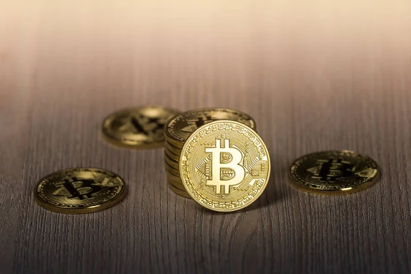 Bitcoin Gouden Munten Een Houten Tafel — Stockfoto