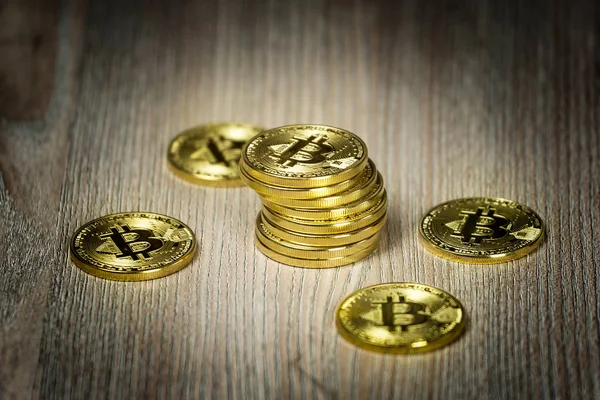 Bitcoin Goldmünzen Auf Einem Holztisch — Stockfoto