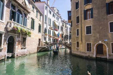 Rio Marin kanalı tekneler ve gondollar dan Ponte de la Bergami Venedik, İtalya'nın görünümü. Venedik Avrupa'nın popüler bir turistik yer. Venice, İtalya - 14.8.2017