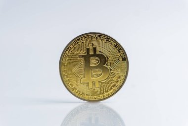Bitcoin. Kripto para birimi altın Bitcoin, Btc, Bit sikke. Makro çekim Bitcoin Blockchain teknoloji izole üzerinde beyaz arka plan, paralar,