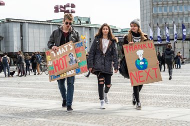 Slovenya, Ljubljana 15.03.2019 - afiş, bir gençlik ile genç protestocular iklim Mart için grev
