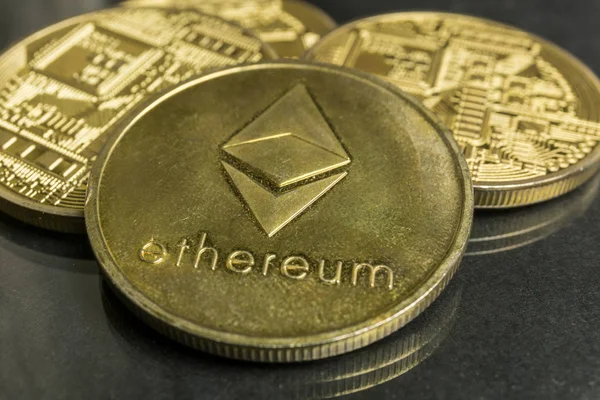 Ethereum gold coins, Blockchain Cryptocurrency concept, Ethereum news — Stock Photo, Image