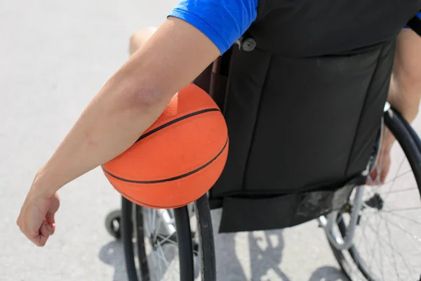 Uitgeschakelde basketballer op rolstoel — Stockfoto