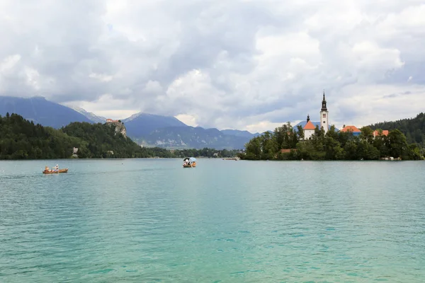 Lago de sangue em slovenia no dia ensolarado de verão — Fotografia de Stock