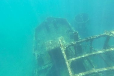 Su altında gemi enkazı, çok eski gemi denizin dibinde alınan, Zavratnica Hırvatistan