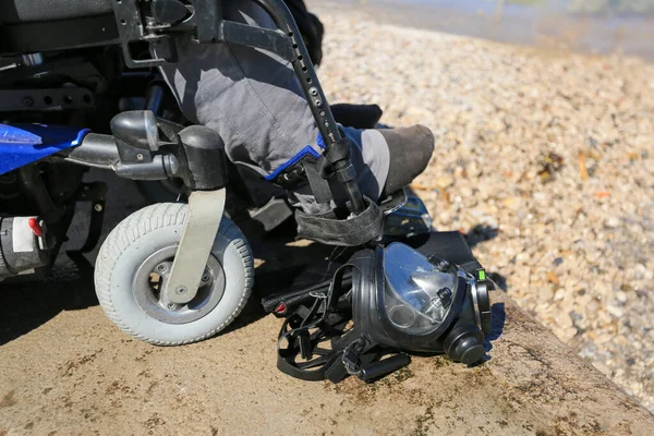 Buceador discapacitado en la playa —  Fotos de Stock