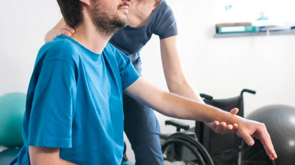 Physiotherapist with disabled person — Stock Photo, Image