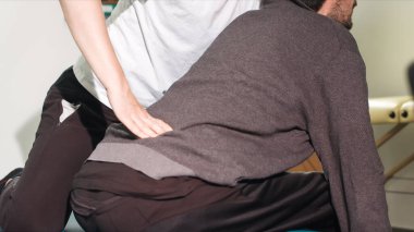 Engelli kişi ile fizyoterapist