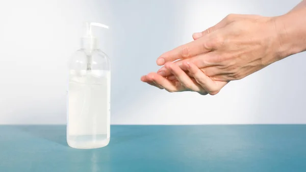 Hands using sanitizer gel — Stock Photo, Image