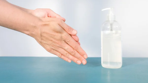 Hands using sanitizer gel — Stock Photo, Image