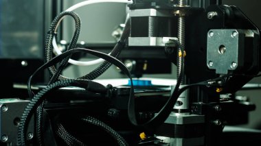 Çalışma sırasında üç boyutlu plastik yazıcı