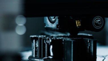 Çalışma sırasında üç boyutlu plastik yazıcı