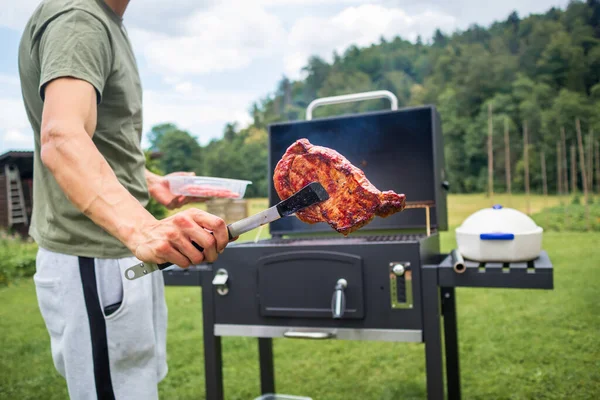 Grill na podwórku — Zdjęcie stockowe