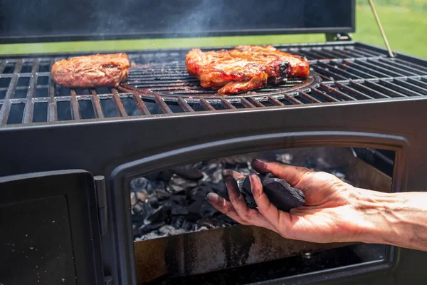 Grill na podwórku — Zdjęcie stockowe