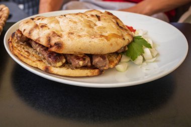 Cevapi Boşnakça yemeği
