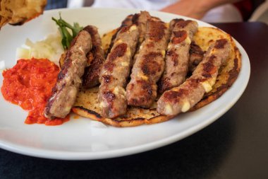 Cevapi Boşnakça yemeği