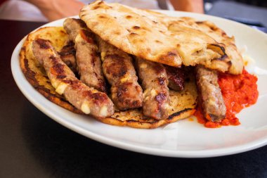 Cevapi Boşnakça yemeği