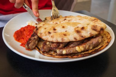 Cevapi Boşnakça yemeği