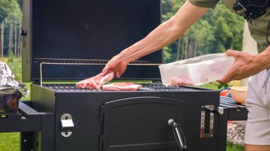 Evde barbekü.