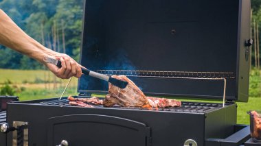 Evde barbekü.