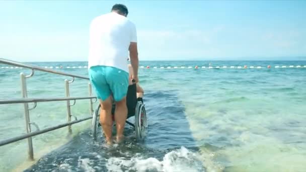 伤残泳客轮椅 — 图库视频影像