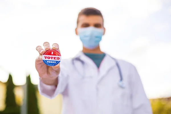 Głosowanie lekarskie w dniu wyborów — Zdjęcie stockowe