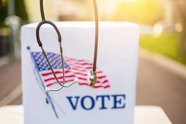 Stetoskop an der Wahlurne — Stockfoto