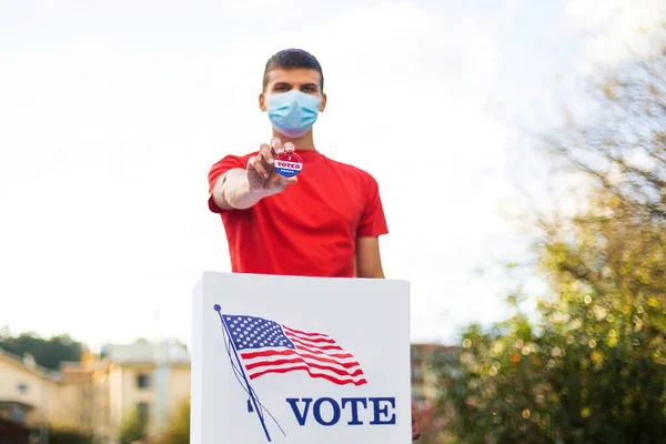 Homem com quem votei hoje distintivo — Fotografia de Stock