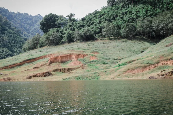 Vista Panorámica Del Hermoso Lago Paisaje Montaña Valle Verde Fresco — Foto de Stock