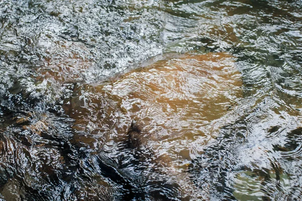 Rochas Fluxo Com Água Fluindo Suave Montanha Textura Transparente Água — Fotografia de Stock