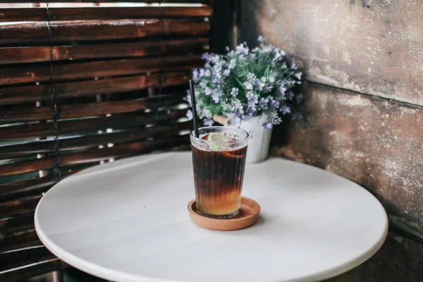 Vista Vicino Del Caffè Freddo Con Arancia Bicchiere Caffè Espresso — Foto Stock