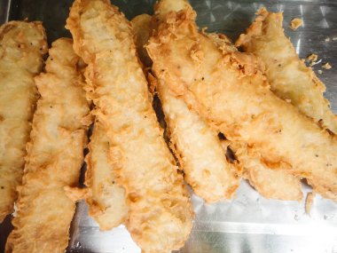 Tabakta kızartılmış karides