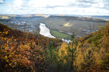 Moselle 'in Alman Vadisi' nde sonbahar