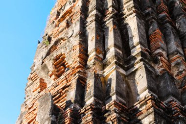 Wat Choeng Tha 'daki antik tapınak kalıntıları, Tayland' daki ünlü Ayutthaya Tarihi Parkının bir parçası.