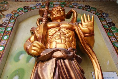 Buda 'nın şehirdeki heykeli.