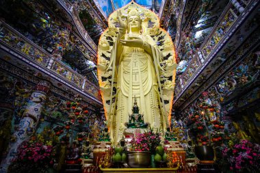 Tayland şehrinde bir Buda heykeli