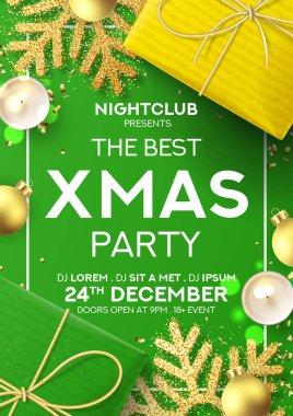 Noel partisi poster davetiyesi. Gerçekçi sarı ve yeşil hediye kutuları, mumlar, Noel baloları, altın konfetileri ve kar taneleri olan tatil geçmişi. Vektör çizimi. Gece kulübüne davetiye.