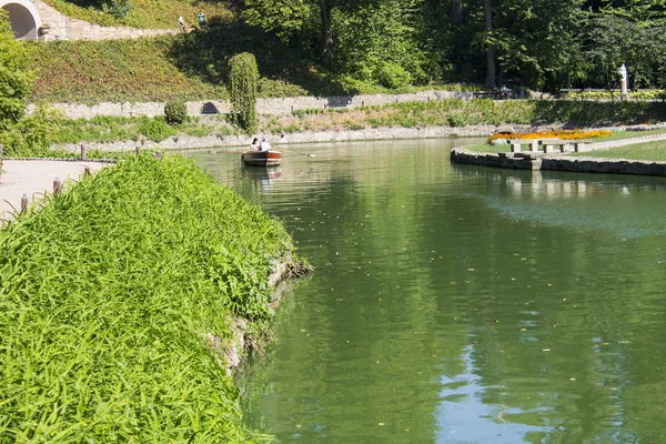 Verde Naturaleza Parque Caminar Través Sofiyevka Fondo Barco Hermoso Follaje — Foto de Stock