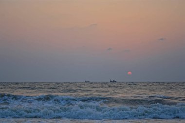 Denizde gün batımı 