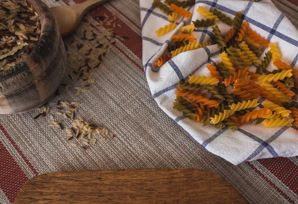 El ile pişmiş makarna hazır
