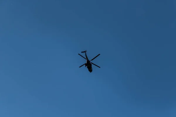 Helicóptero Voando Sobre Céu — Fotografia de Stock
