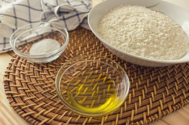 Sağlıklı malzemelerle hazırlanan yemek pişirmek için