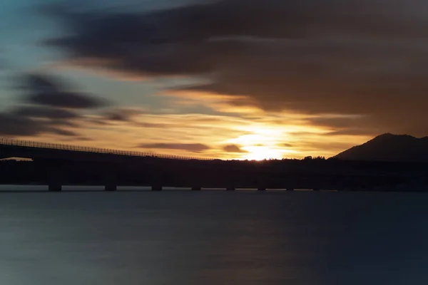 Viaduct Crossing Lake Dusk Surrounded Beautiful Colors Sun Clouds — Stock Photo, Image