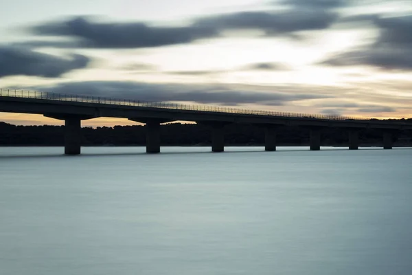 Viaduct Crossing Lake Dusk Surrounded Beautiful Colors Sun Clouds — Stock Photo, Image