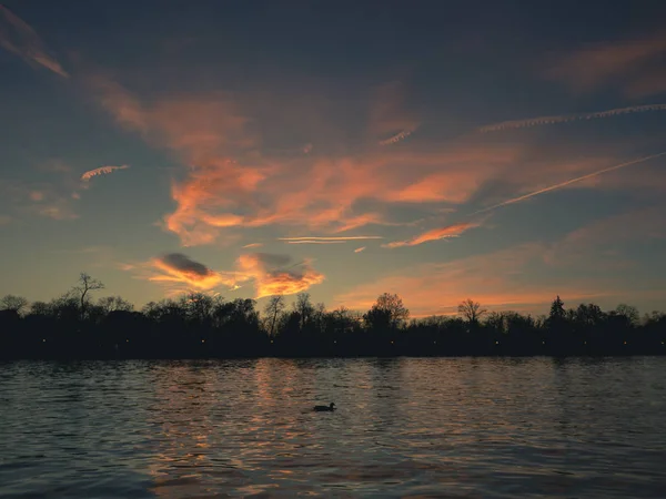 Sonnenuntergang Nach Einem Bekannten Teich Großen Park Retiro Madrid — Stockfoto