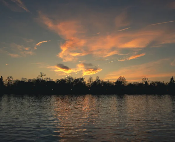 Sonnenuntergang Nach Einem Bekannten Teich Großen Park Retiro Madrid — Stockfoto