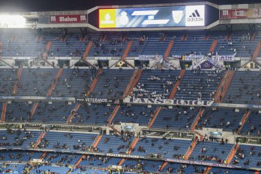 Madrid, İspanya; 23 Ekim 2016; Santiago Bernabeu Stadyumu Athletic Bilbao karşı bir oyun sırasında tribünlerde futbol taraftarları