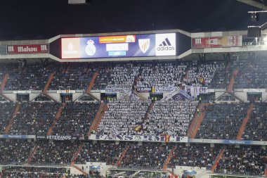 Madrid, İspanya; 23 Ekim 2016; Santiago Bernabeu Stadyumu Athletic Bilbao karşı bir oyun sırasında tribünlerde futbol taraftarları